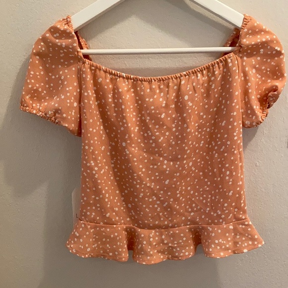 Leith Button Front Peplum Top | Peach Clay Dots - Picture 4 of 6